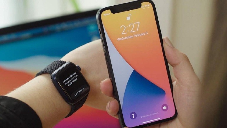 Bật mở khoá iphone bằng Apple Watch khi đeo khẩu trang - Ảnh 1