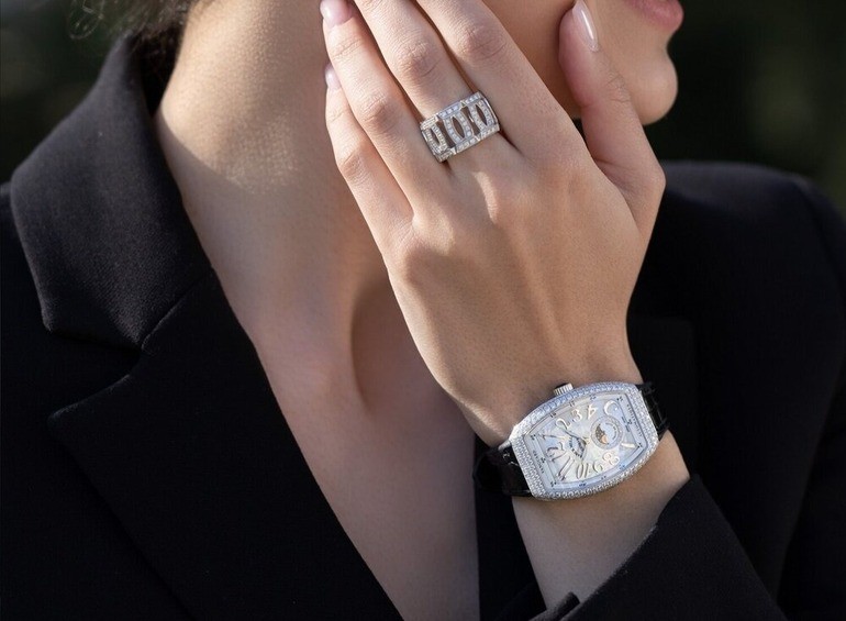 Cách chọn đồng hồ đeo tay nữ đúng size hợp phong thủy - Ảnh 1