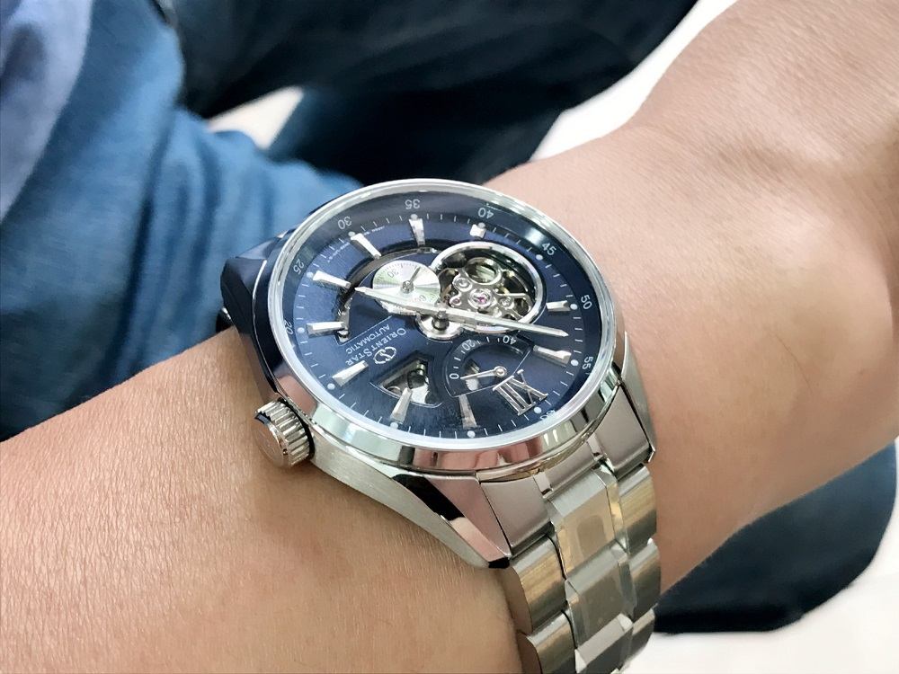 Cận cảnh chiếc đồng hồ mặt xanh Orient RA-EL0002L00B được yêu thích nhất - Ảnh 6