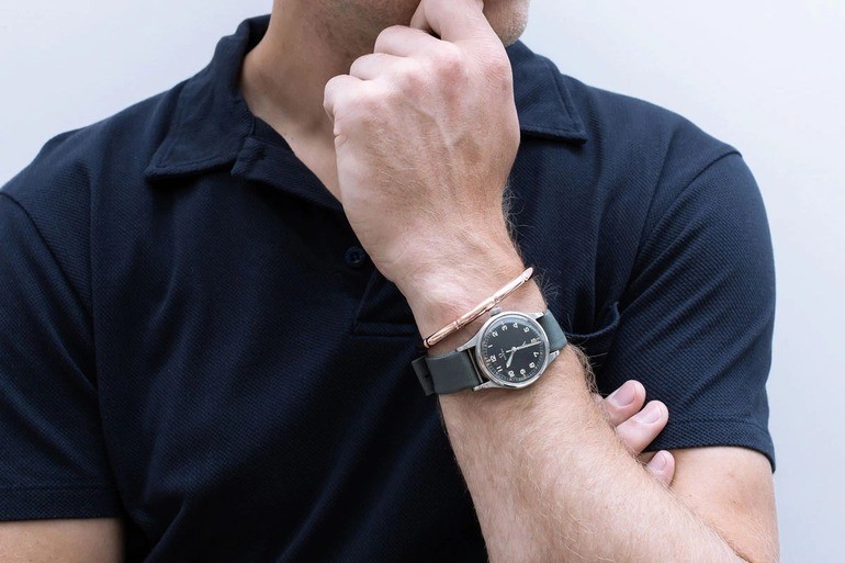 10 mẹo mix đeo đồng hồ và vòng tay đẹp hợp phong thủy - Ảnh 17