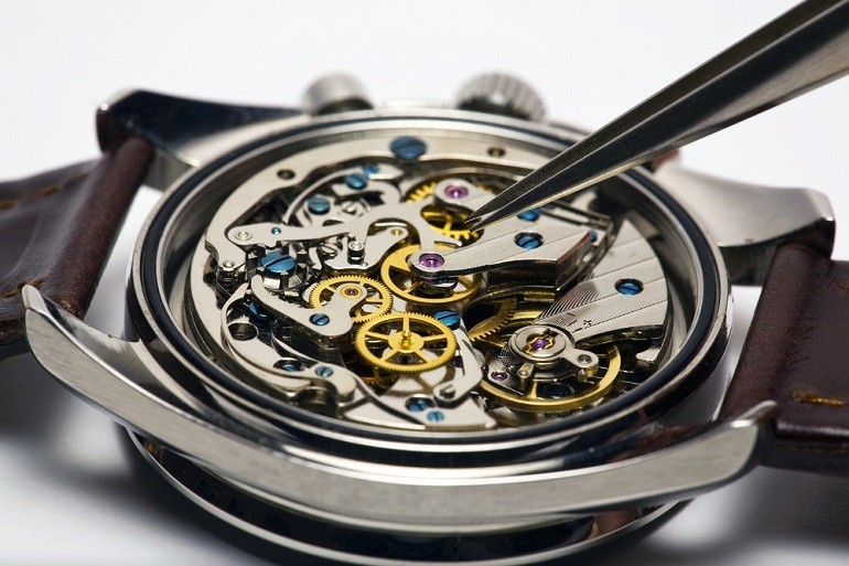 Đồng hồ Omega sản xuất cách đây hơn 100 năm rất khó tìm linh kiện - ảnh 27