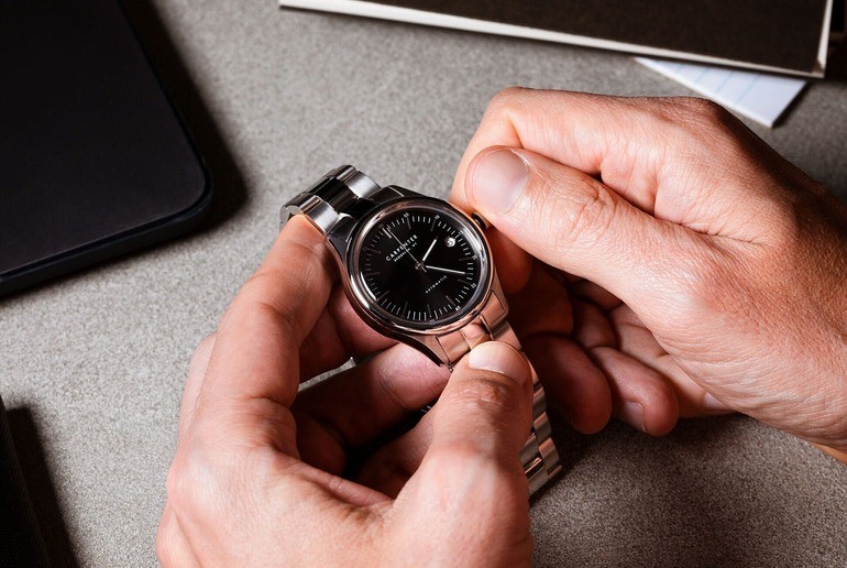 Cách chỉnh ngày giờ sử dụng đồng hồ Rolex cho người mới - Ảnh 3
