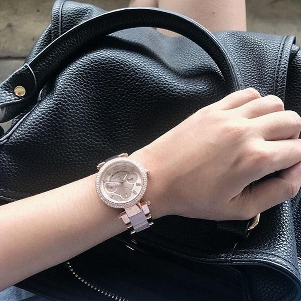 Đồng hồ Michael Kors nữ Sale là chính hãng hay fake?