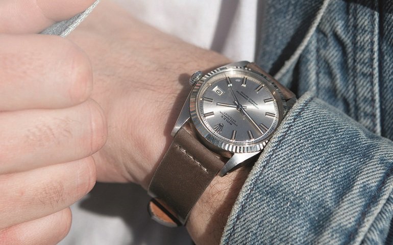 đồng hồ Rolex dây da Datejust rất phù hợp với trang phục thường ngày - ảnh 6
