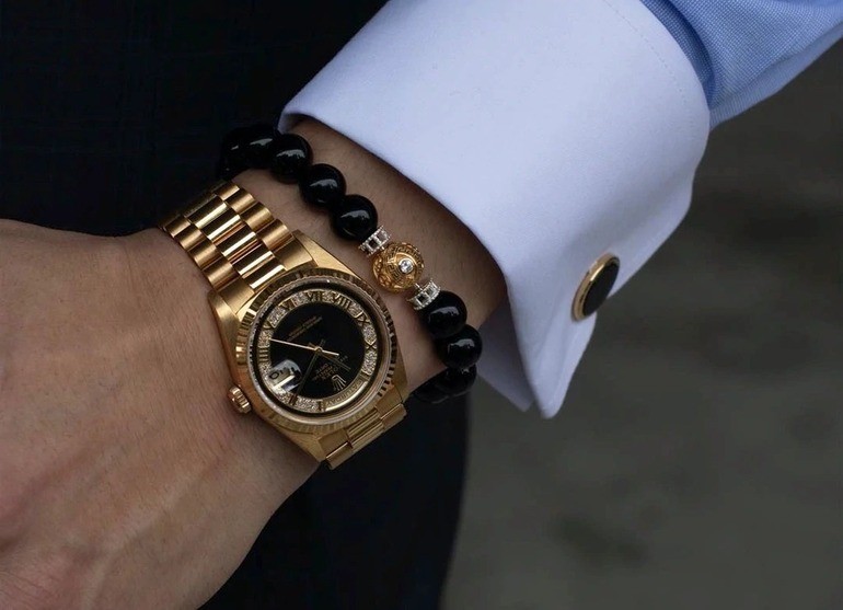 10 mẹo mix đeo đồng hồ và vòng tay đẹp hợp phong thủy - Ảnh 7