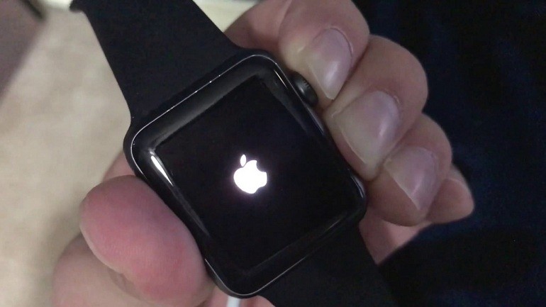 Ấn đồng thời cả 2 nút để setup Apple Watch - Hình 6