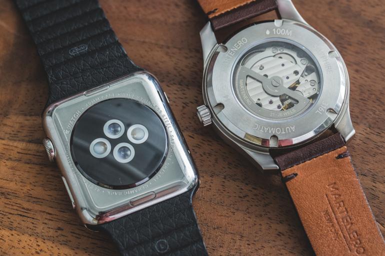 7 Thứ Quan Trọng Khi So Sánh Smartwatch Với Đồng Hồ Truyền Thống Caseback