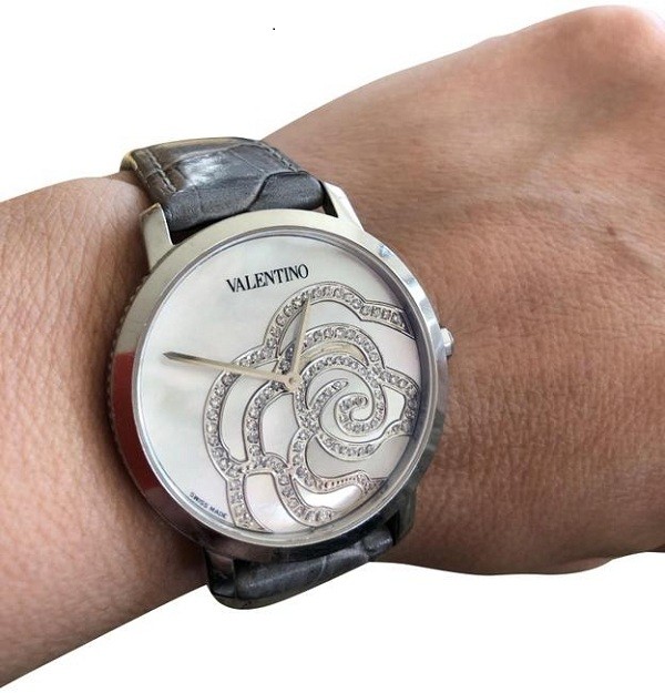 Mẫu đồng hồ Valentino Rose cách điệu cánh hoa hồng độc đáo - Hình 7