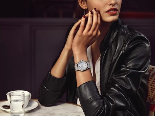 Cách chọn đồng hồ đeo tay nữ đúng size, màu, kiểu dáng đẹp