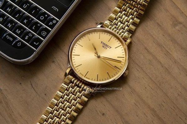 Cách đeo, chỉnh ngày giờ đồng hồ Tissot 1853 cho người mới