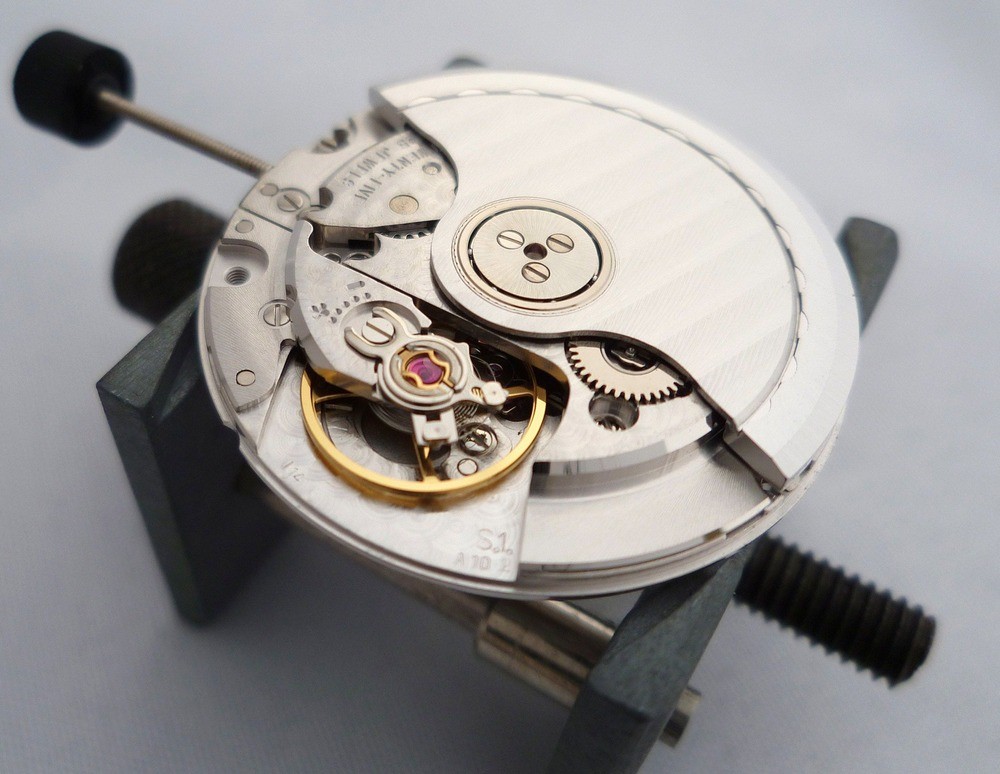 Caliber là gì? TOP 10 hãng bộ máy đồng hồ lớn nhất thế giới - Ảnh 15 