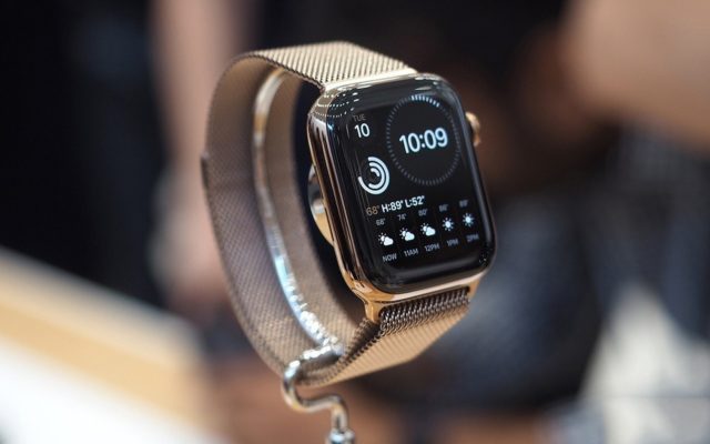 Đồng hồ Apple Watch series 5 bản thép khác gì bản nhôm?