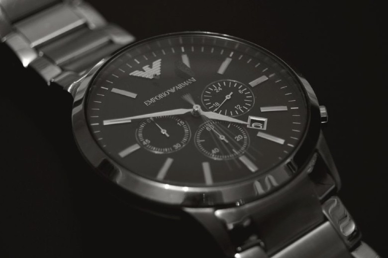 Đồng hồ Armani thật có logo rõ nét - Ảnh 10