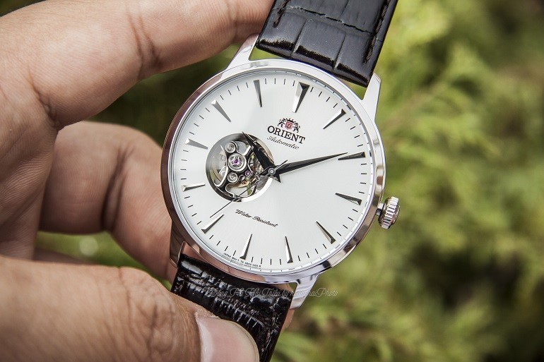 Những mẫu đồng hồ dây da nam đẹp giá rẻ nhất hiện nay - Ảnh: Orient FAG02005W0