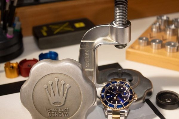 Thay pin đồng hồ Rolex giá bao nhiêu? Ở đâu uy tín nhất?