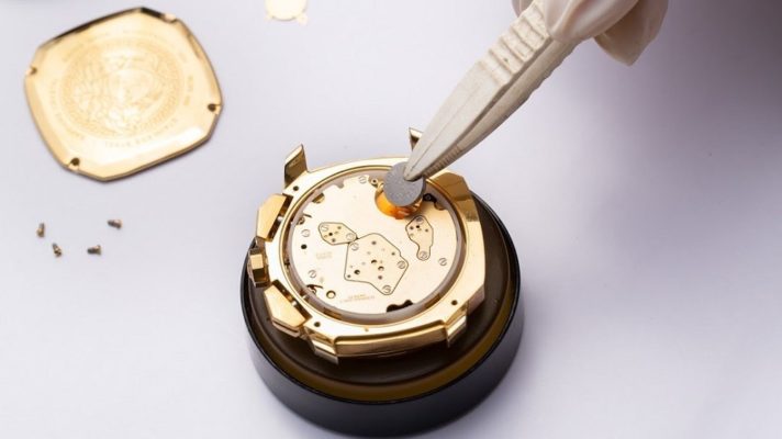 Thay pin đồng hồ Tissot chính hãng ở đâu, giá bao nhiêu?