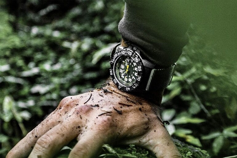 Tả chiếc đồng hồ đeo tay chi tiết với Đồng hồ quân đội mạnh mẽ bền bỉ - Ảnh 15
