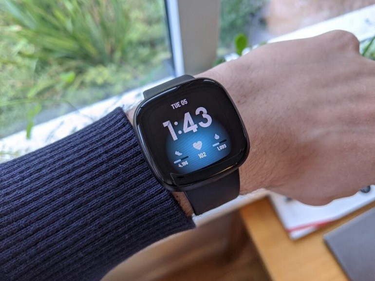  Review đồng hồ thông minh nữ - Fitbit Versa 3 - ảnh 8