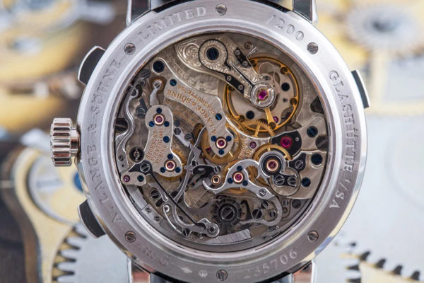Tranh luận: Cỗ máy được hoàn thiện đẹp mắt có tạo nên giá trị cho đồng hồ không?