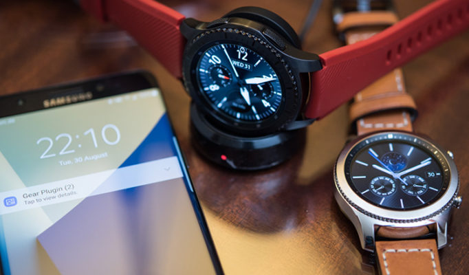 Cuộc Đối Đầu Giữa Smartwatch Samsung Gear S3 Và Đồng Hồ Truyền Thống