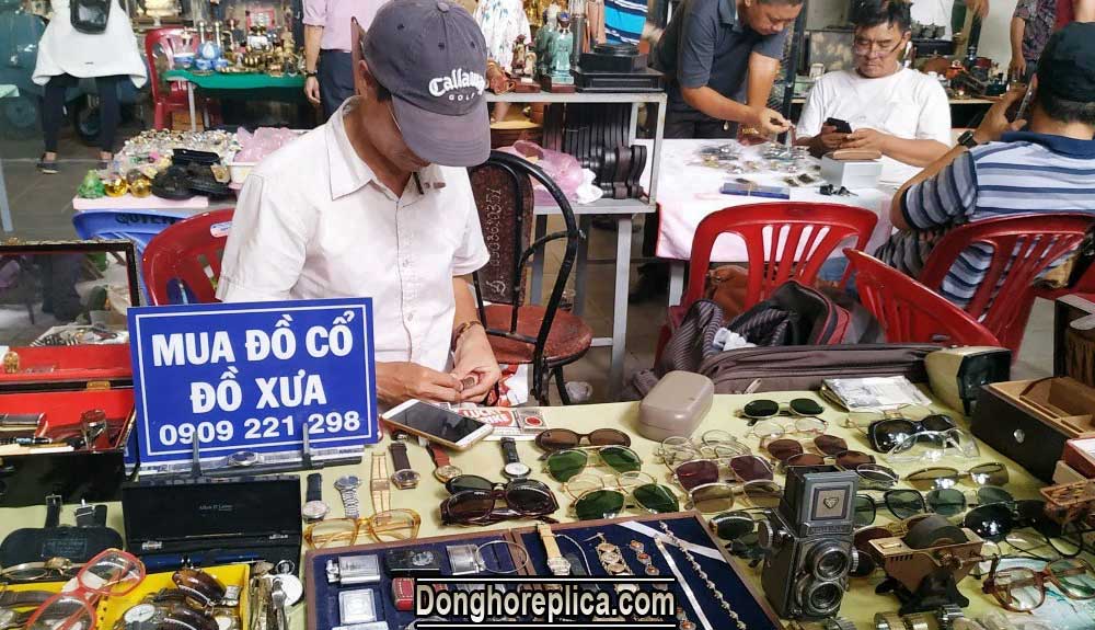 Chợ đồ cũ tại cà phê Cao Minh