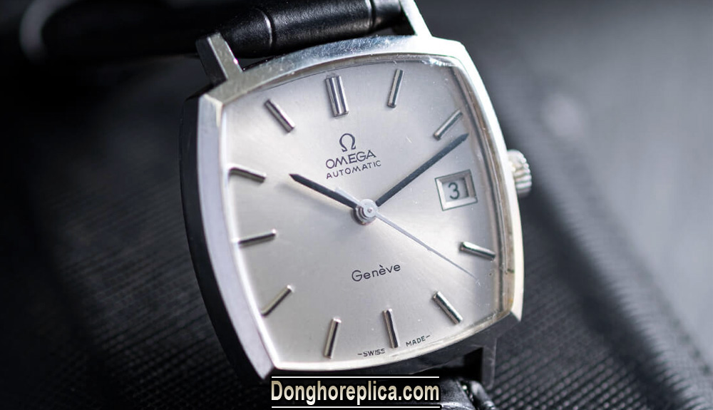Đồng hồ Omega cổ mặt vuông giá