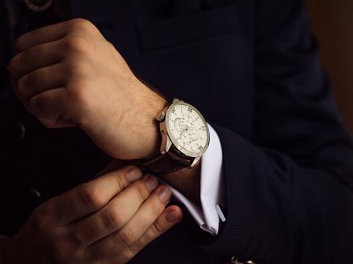 Chọn đồng hồ đeo tay hợp thời trang – TiktakUs