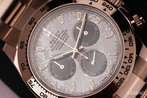 Review đồng hồ Cosmograph Daytona 116505 Mặt số thiên thạch
