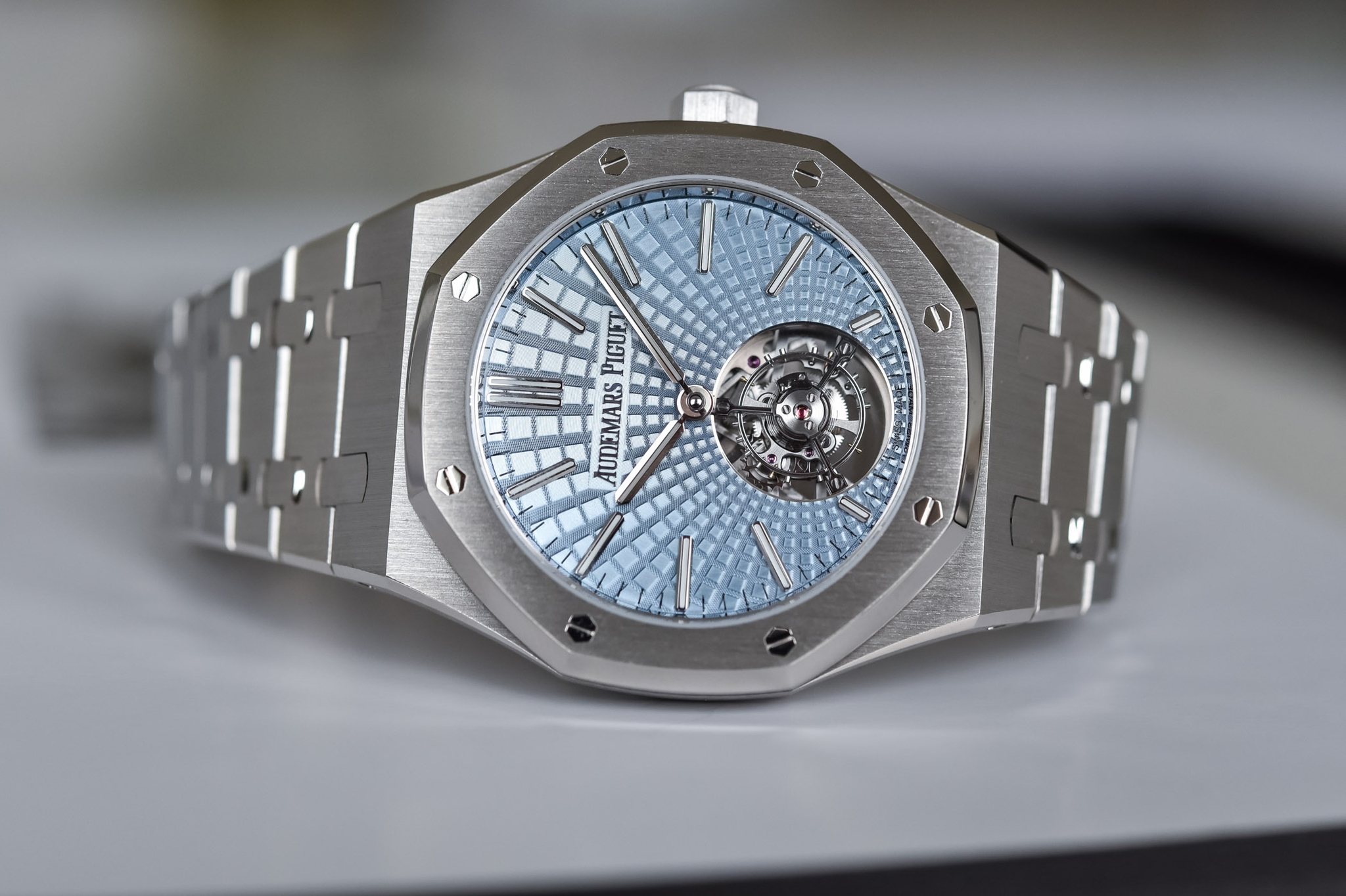 đồng hồ Audemars Piguet Royal Oak Selfwinding Flying Tourbillon Platinum mặt số Light Blue dial (ref. 26530PT.OO.1220PT.01)