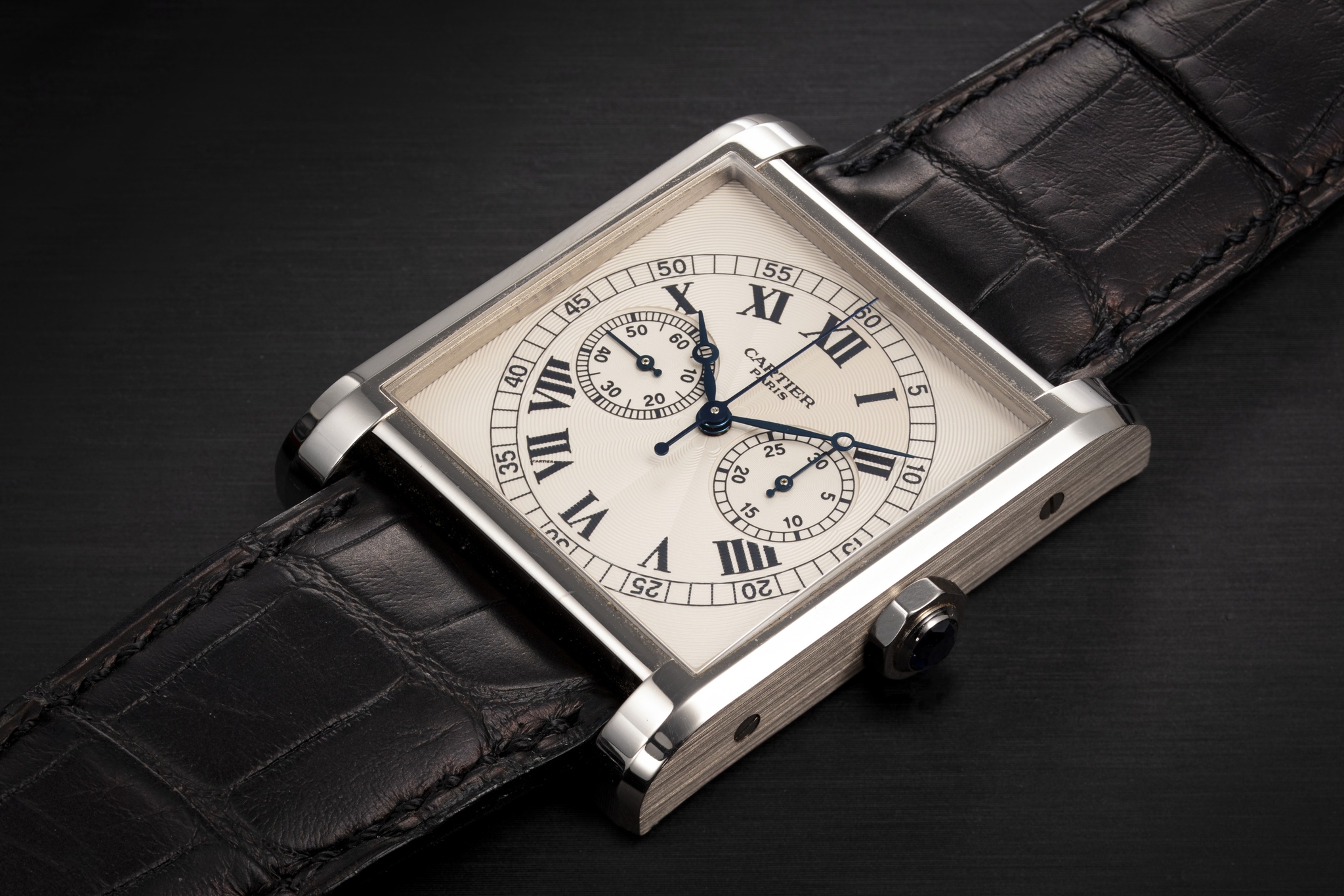 Đồng hồ Cartier Tank sản xuất năm 2008 được bán với giá 87.500 USD trong khi giá ước tính từ 15.000 - 30.000 USD.