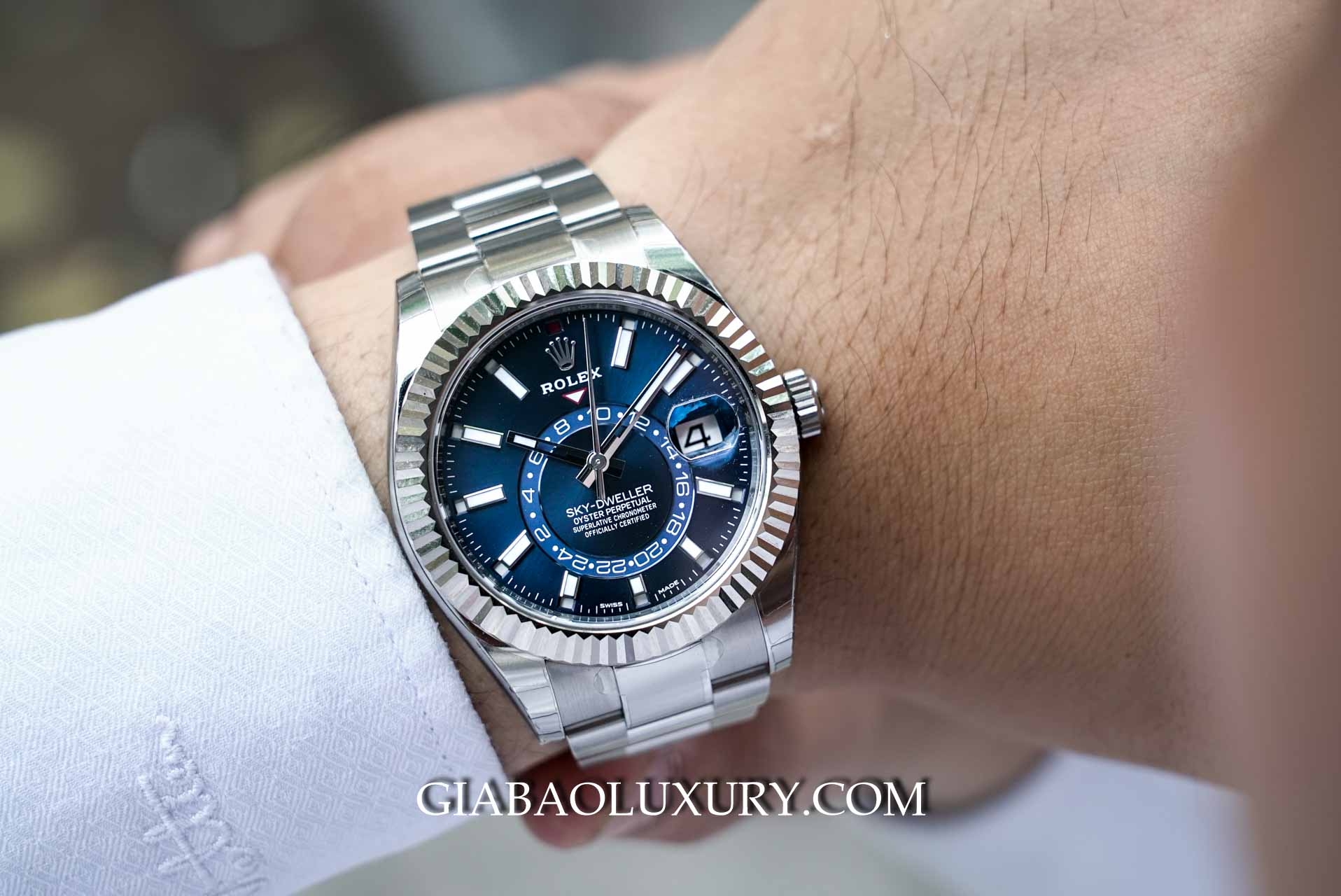 Phong cách mạnh mẽ nhưng sang trọng kín đáo của đồng hồ Rolex Sky-Dweller 326934