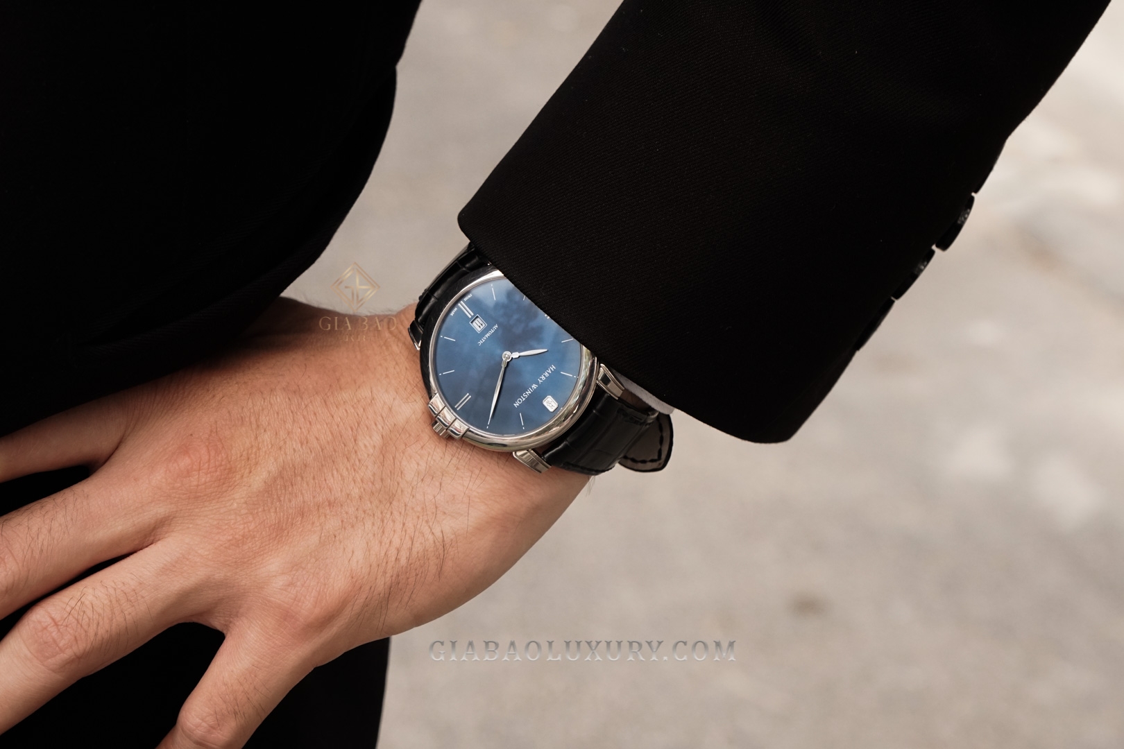 Review đồng hồ Harry Winston Midnight Blue MIDAHD42WW002