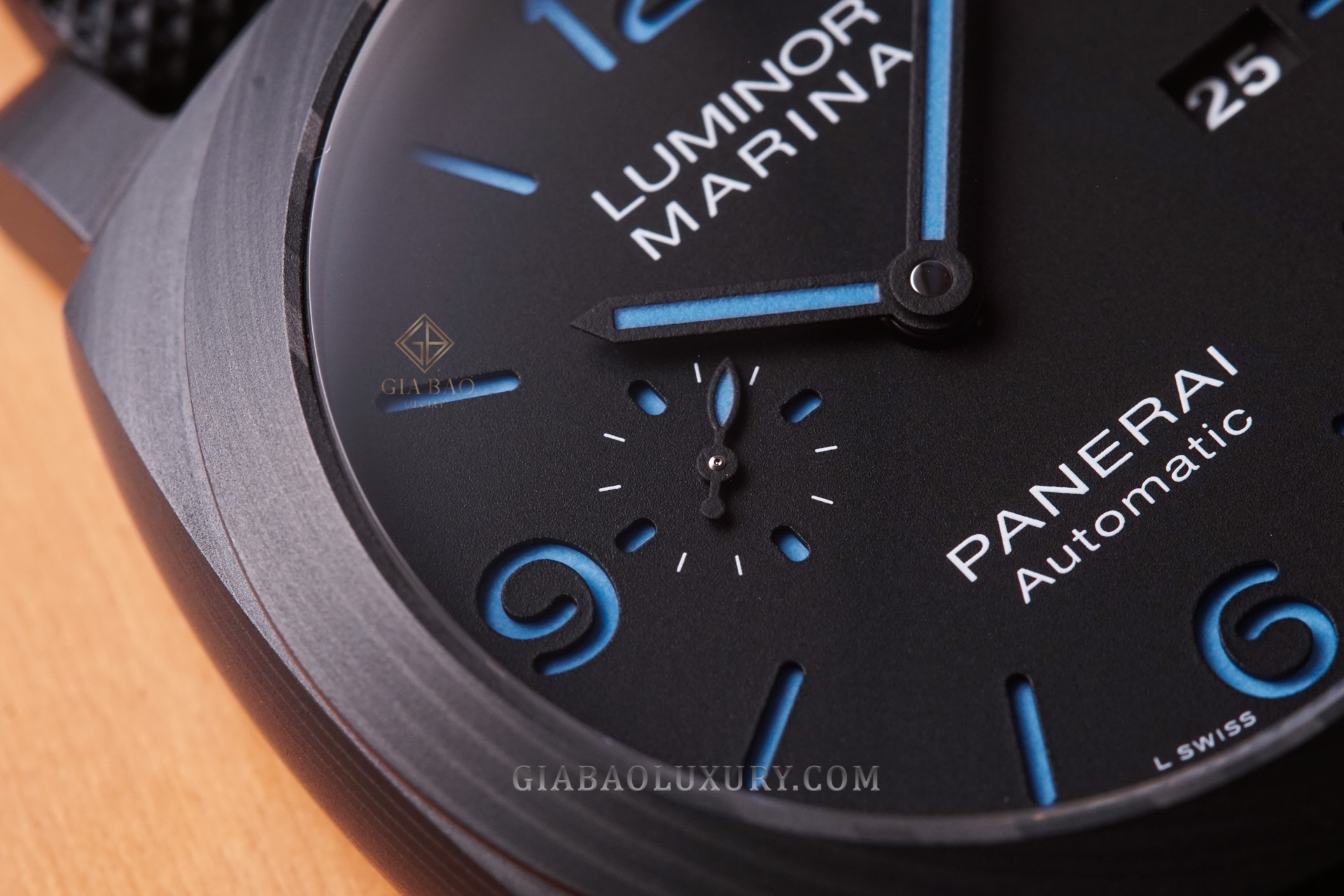 đồng hồ Panerai Luminor Marina Carbotech PAM01661 