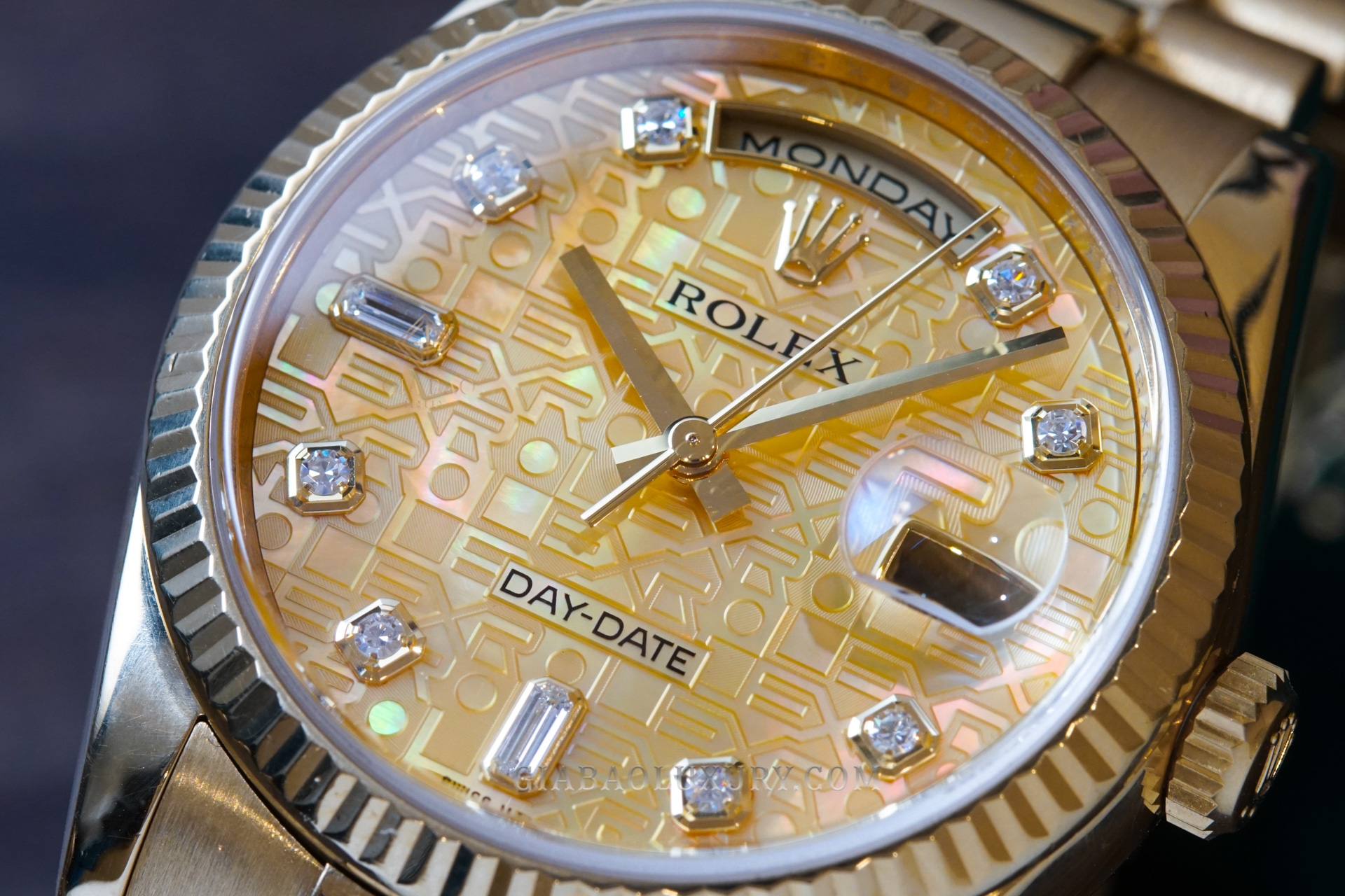 Rolex Day Date 36 118238 Mặt Số Vi Tính Vỏ Trai Vàng Champage