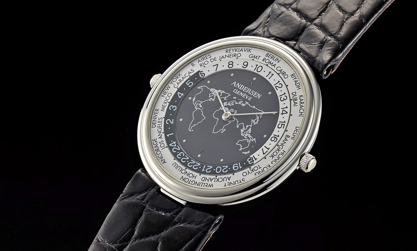 Đồng hồ Mundus chỉ dày 4,2mm, được cung cấp năng lượng bởi bộ máy Frédéric Piguet cal. 21 có kèm theo cơ chế giờ thế giới. Chỉ có 24 chiếc đồng hồ Mundus làm từ platinum được tung ra trong năm 1993