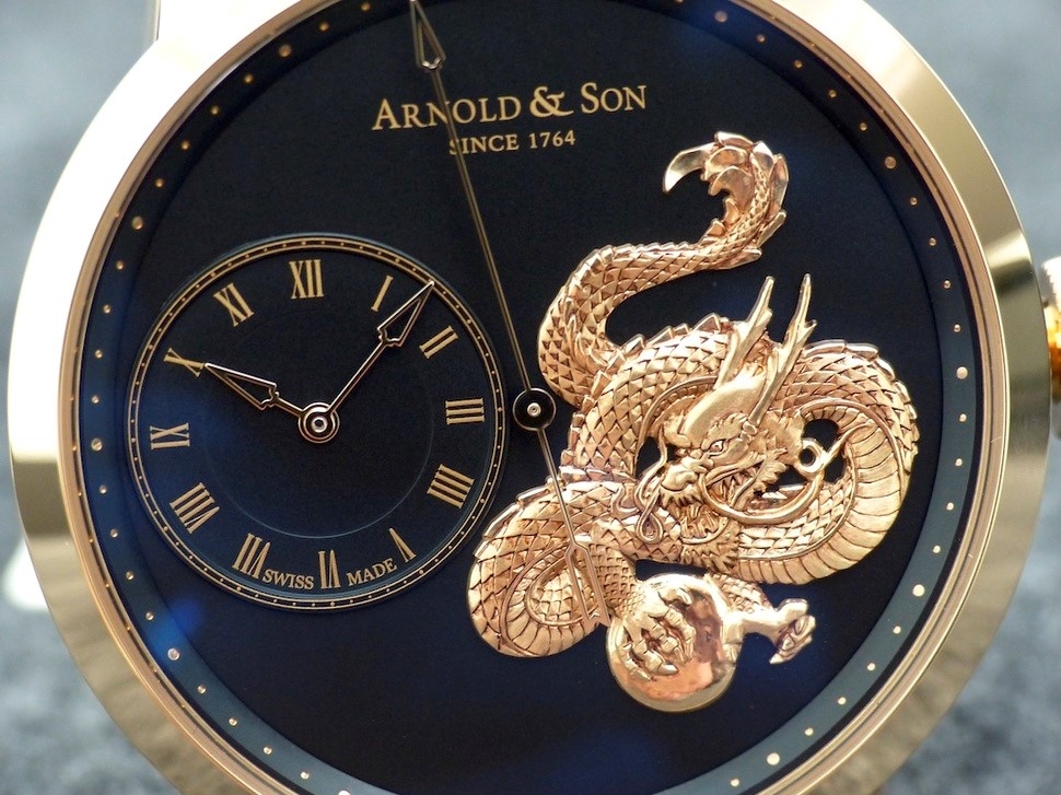Đồng hồ Arnold & Son True Beat Gold Dragon