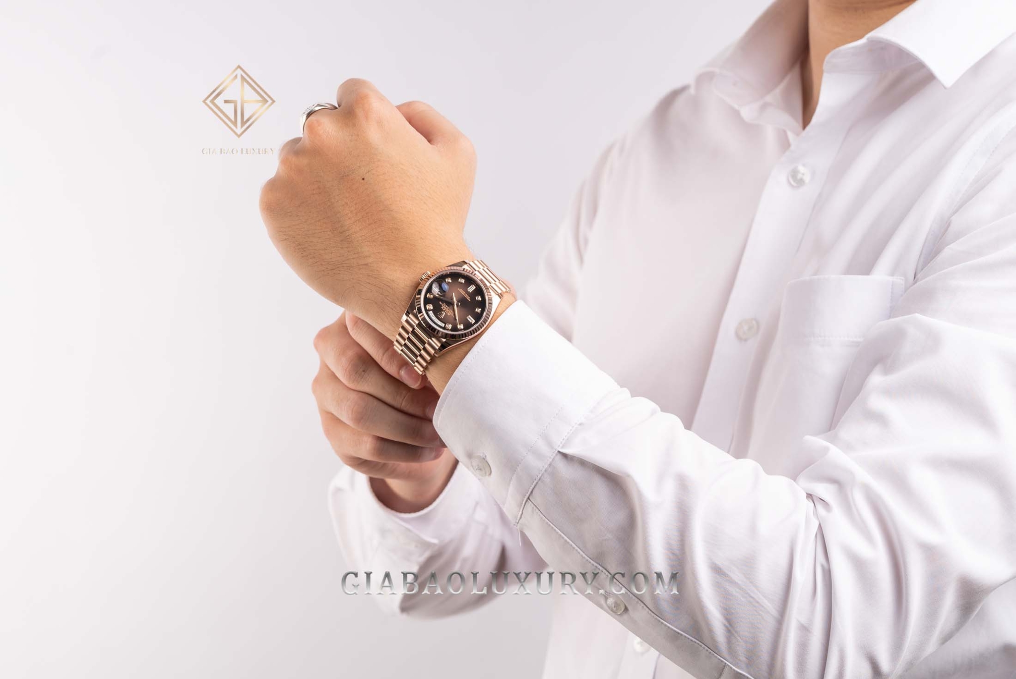 Review đồng hồ Rolex Day-Date 128235: Vàng Everose mặt chocolate - Sự kết hợp mang tính cộng hưởng