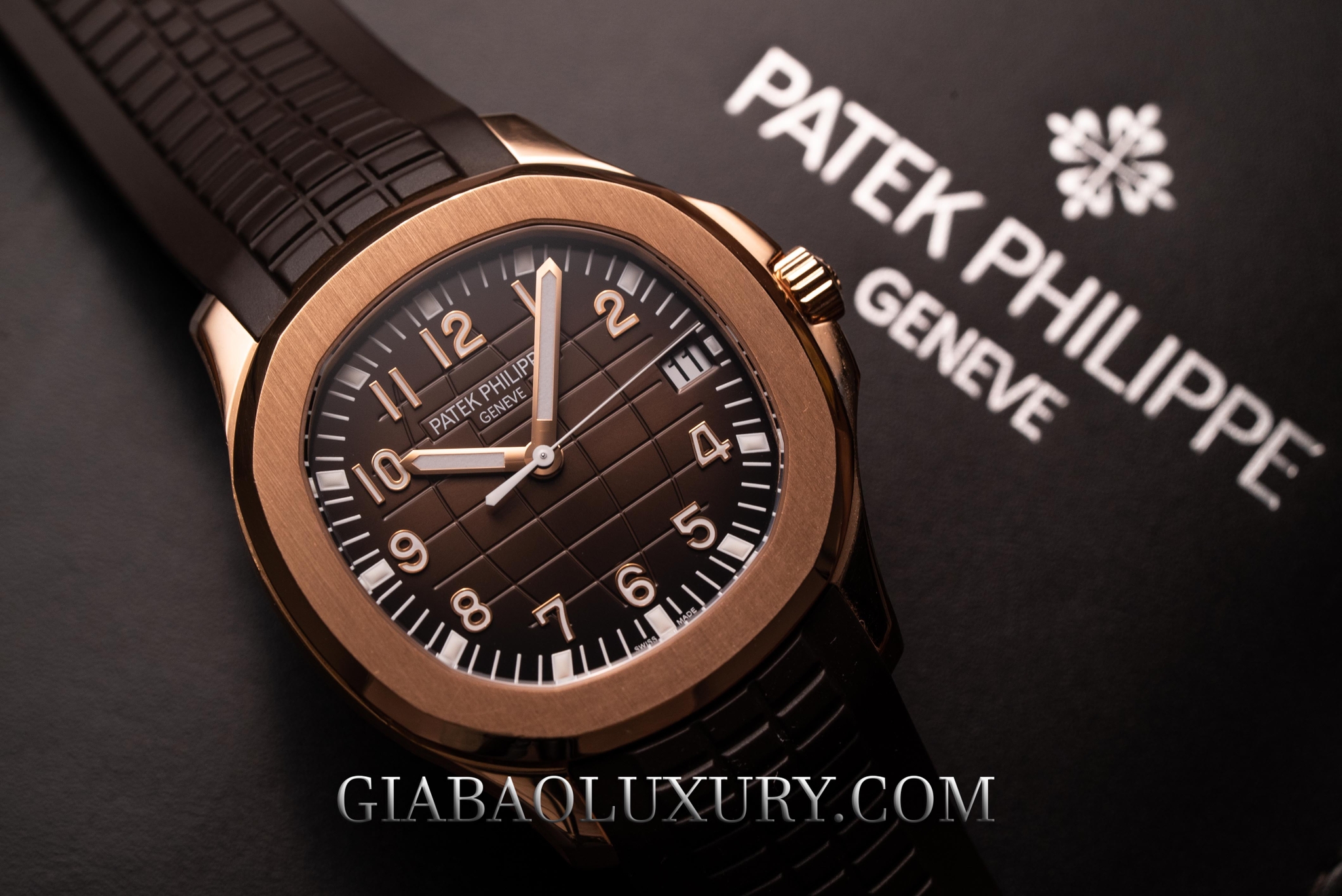 So sánh đồng hồ Patek Philippe Aquanaut 5167R và Rolex Yacht-Master 116655