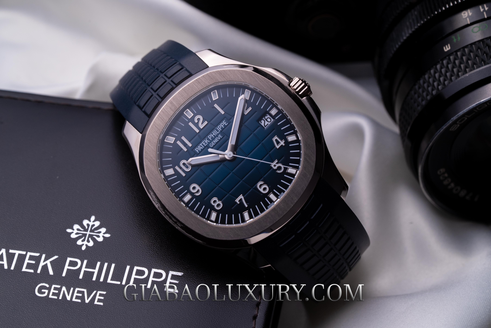 Review đồng hồ Patek Philippe Aquanaut 5168G