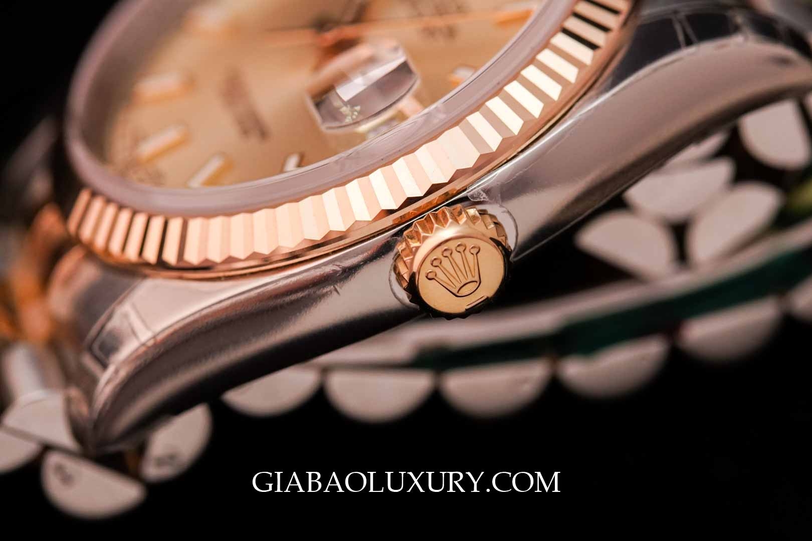 Bí mật về những chấm nhỏ trên núm vặn chỉnh giờ trên đồng hồ Rolex