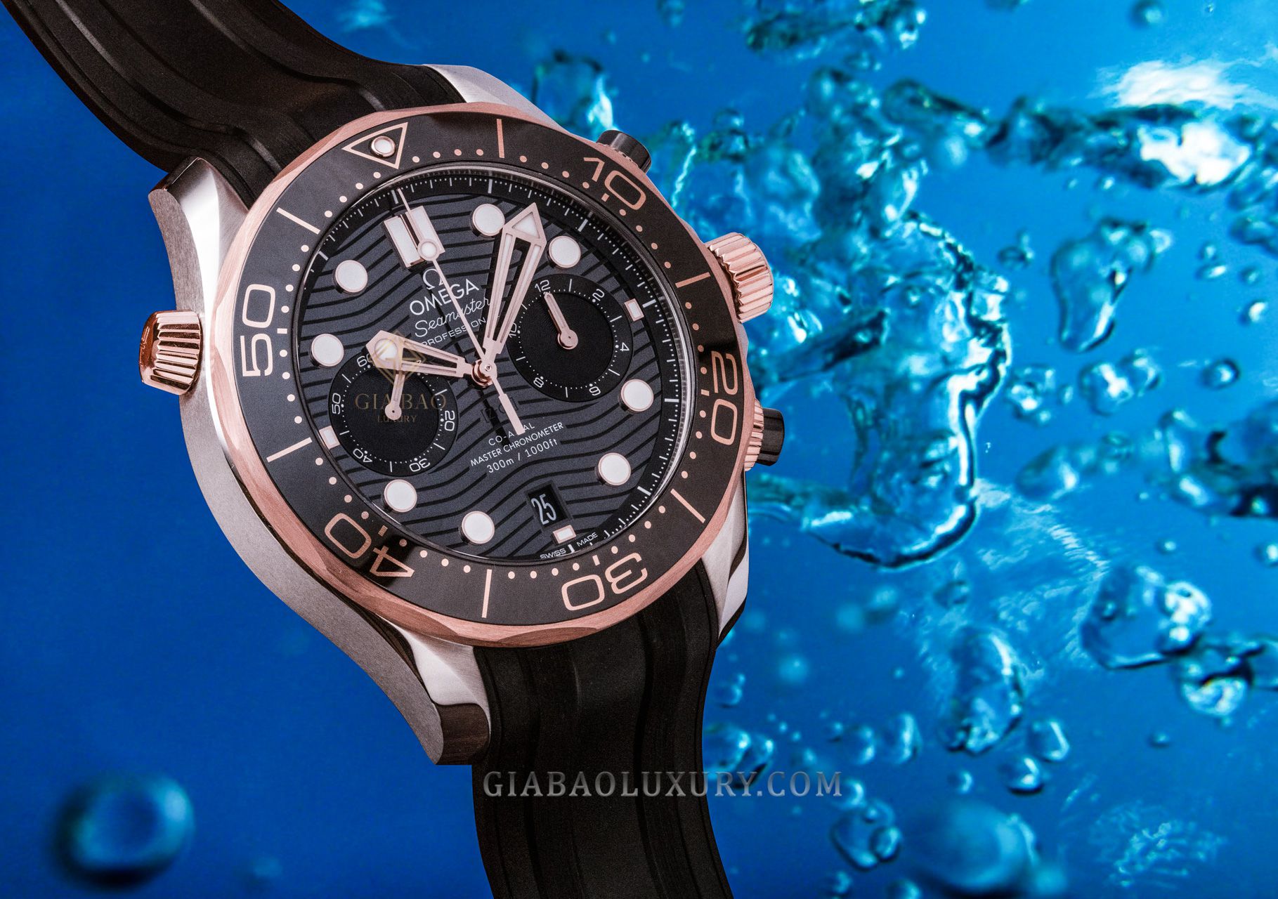 Review đồng hồ Omega Seamaster Diver 300M Chronograph 44mm Vàng Sedna-Thép