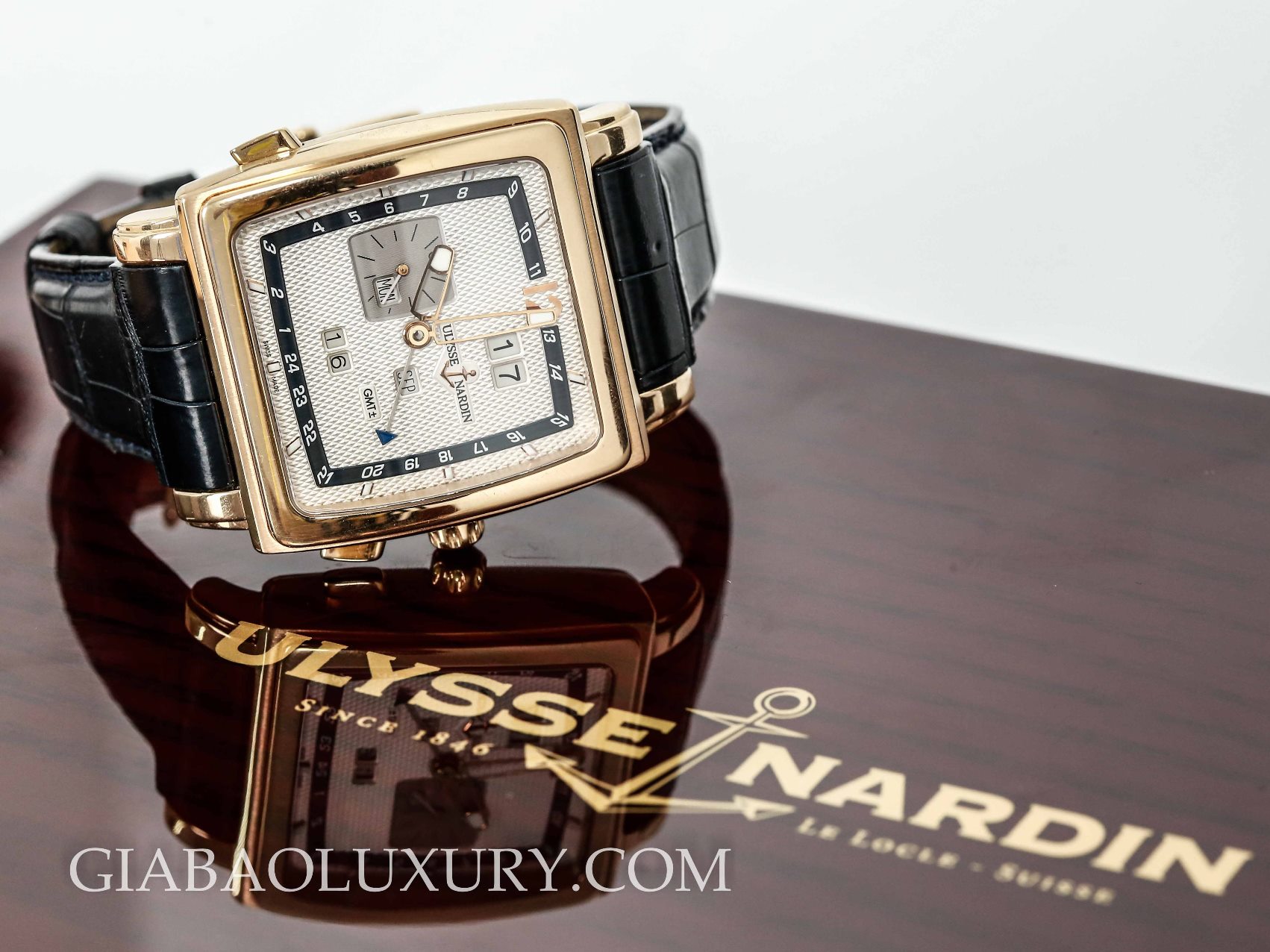 Review đồng hồ Ulysse Nardin Quadrato Dual Time Perpetual