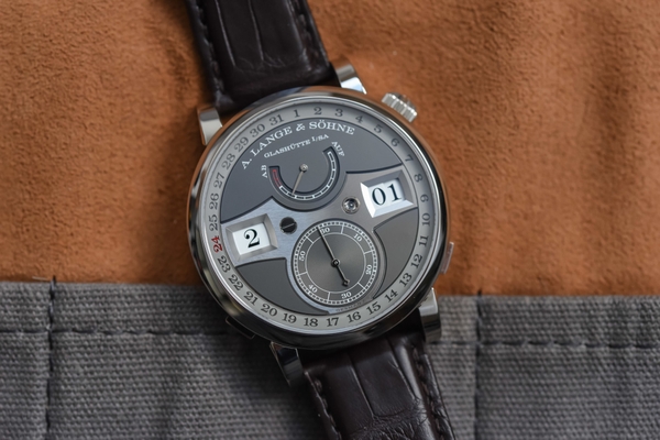 Giới thiệu mẫu đồng hồ Zeitwerk Date