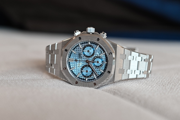 Giới thiệu đồng hồ Audemars Piguet Royal Oak Selfwinding Chronograph 38mm “Ice Blue”