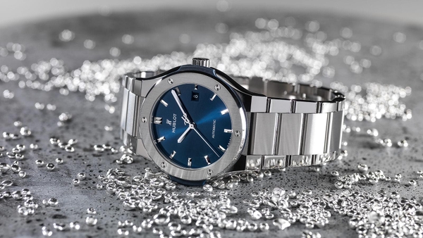 Review đồng hồ Hublot Classic Fusion Blue Titanium Bracelet