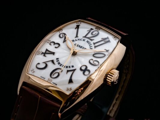 Ngược dòng thời gian cùng mẫu đồng hồ Franck Muller Cintree Curvex Remember