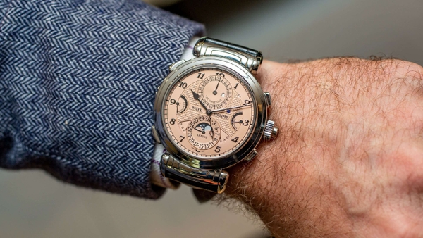 Patek Philippe Grandmaster Chime 6300A-010 trở thành chiếc đồng hồ đắt nhất thế giới