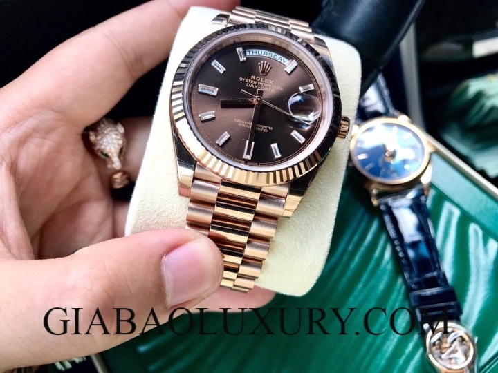  đồng hồ Rolex Day-Date 228235