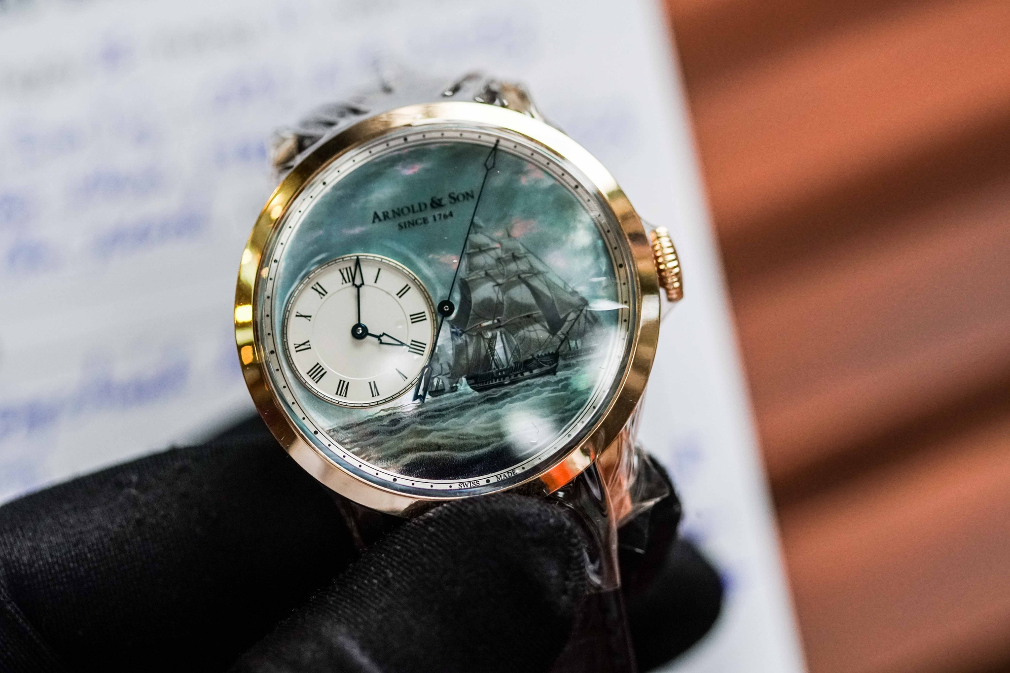 Đồng Hồ Arnold & Son “The Honourable East India Company's Ship”