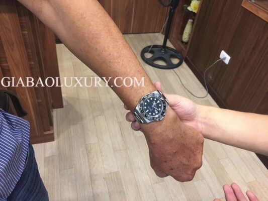 Lời cám ơn tới khách hàng – Anh Minh đến cửa hàng giao lưu đồng hồ Rolex GMT Master II 116710LN